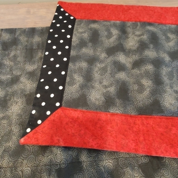 HANDMADE MIXED PRINT BLACK & RED TABLE RUNNER HALLOWEEN - Picture 12 of 12